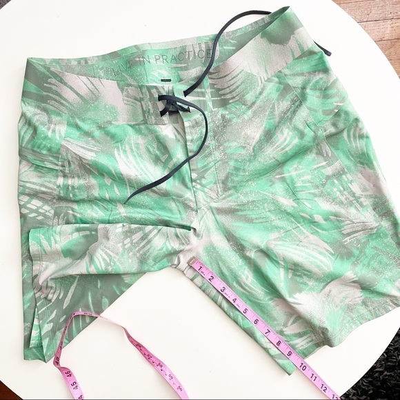 Lululemon Men’s 9” Current State Board Swim Short Green Size 31 - Picture 4 of 10